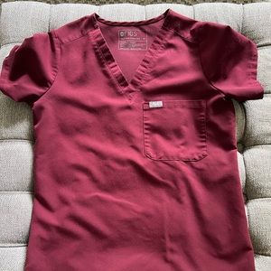 FIGS Catarina one pocket scrub top- small burgundy